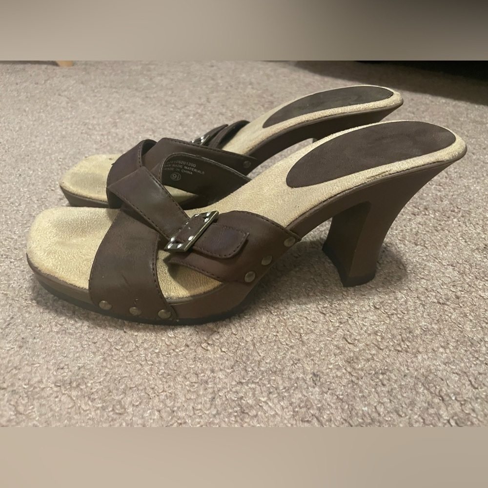 Candies‎ Brown and tan clogs size 9.5